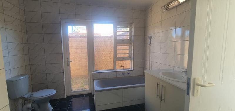 4 Bedroom Property for Sale in Aviary Hill KwaZulu-Natal
