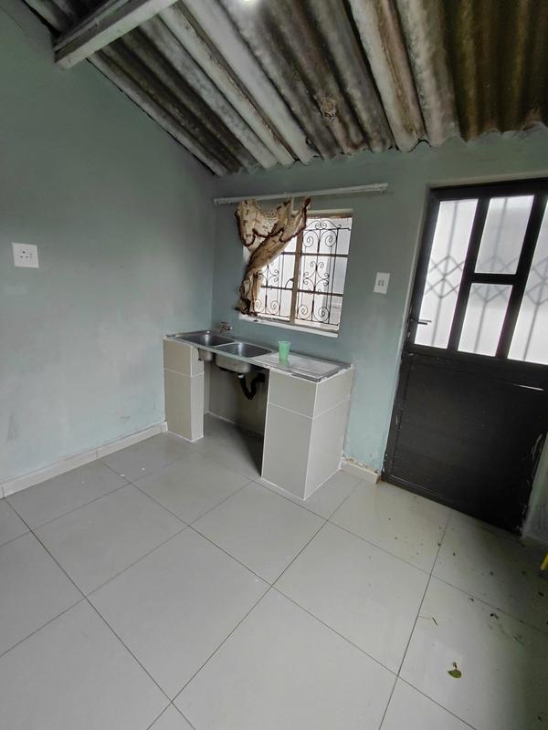 To Let 2 Bedroom Property for Rent in Umlazi KwaZulu-Natal