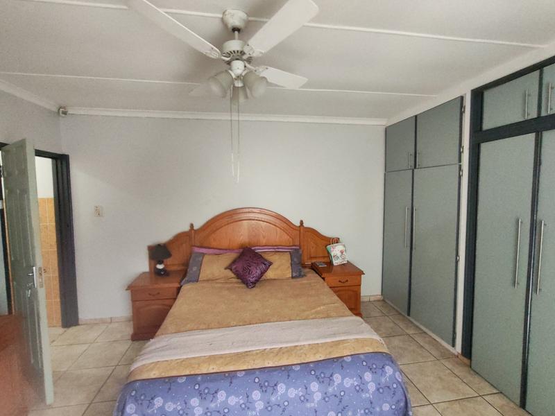 5 Bedroom Property for Sale in New Dawn Park KwaZulu-Natal