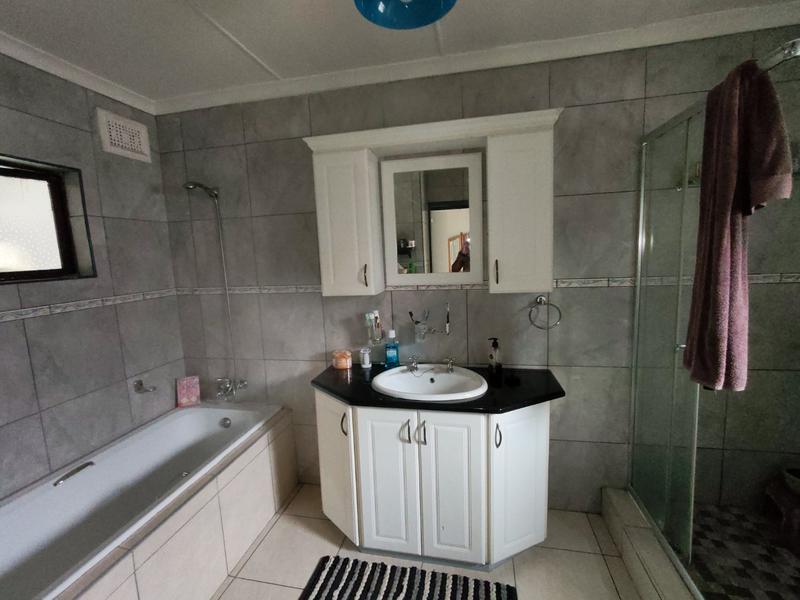 5 Bedroom Property for Sale in New Dawn Park KwaZulu-Natal