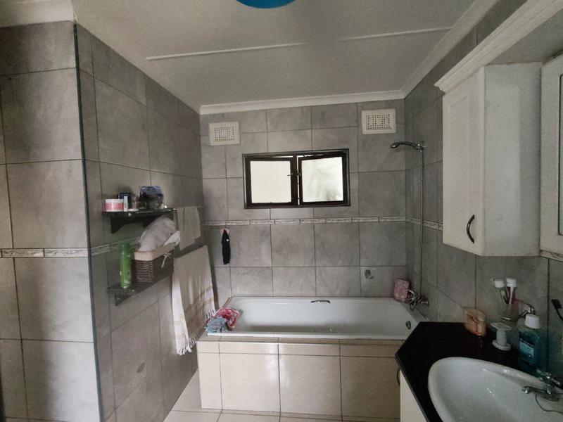 5 Bedroom Property for Sale in New Dawn Park KwaZulu-Natal