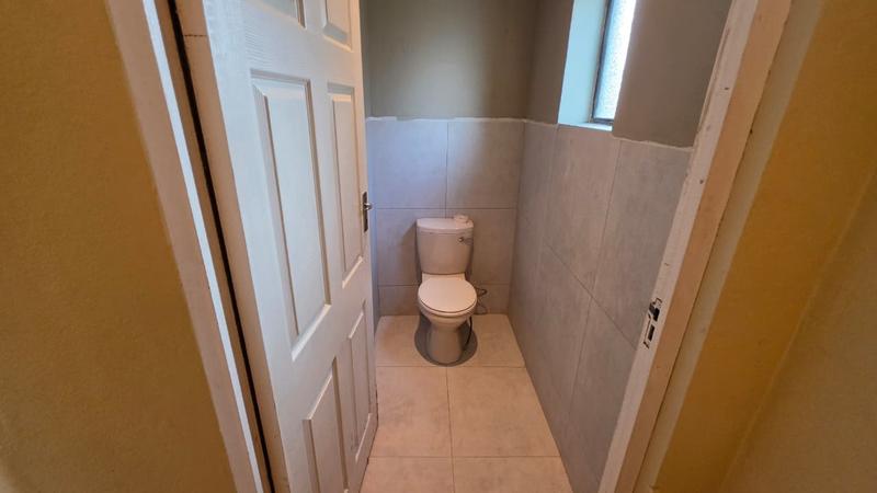 To Let Commercial Property for Rent in Crossmoor KwaZulu-Natal