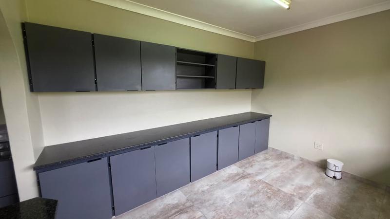 To Let 5 Bedroom Property for Rent in Malvern KwaZulu-Natal