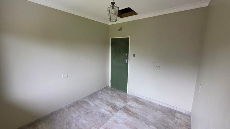 To Let 5 Bedroom Property for Rent in Malvern KwaZulu-Natal