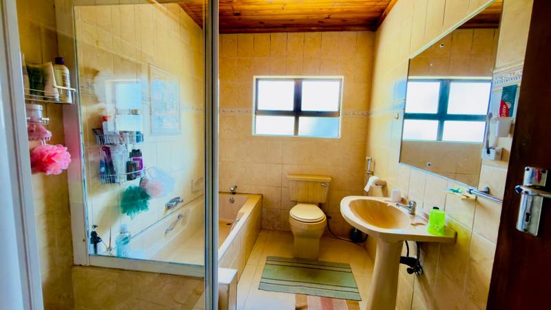 6 Bedroom Property for Sale in Reservoir Hills KwaZulu-Natal