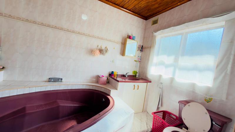 6 Bedroom Property for Sale in Reservoir Hills KwaZulu-Natal