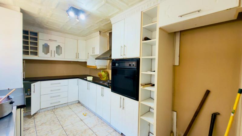 4 Bedroom Property for Sale in Umlazi KwaZulu-Natal