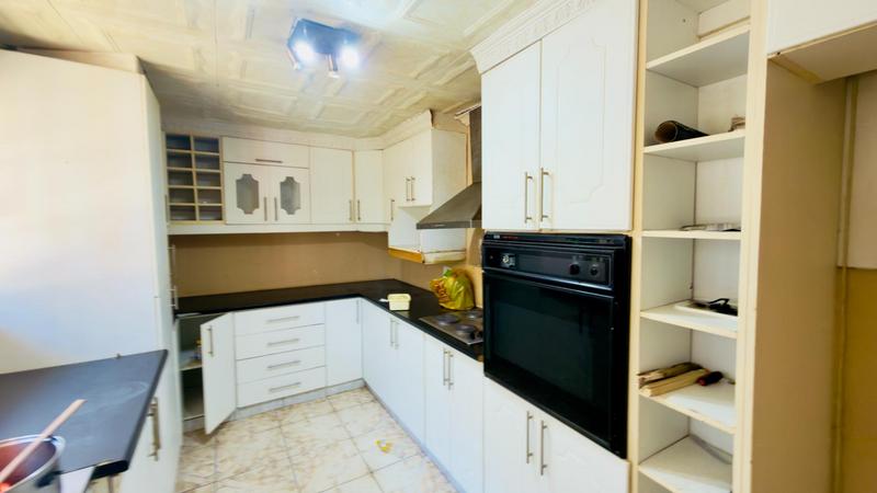 4 Bedroom Property for Sale in Umlazi KwaZulu-Natal