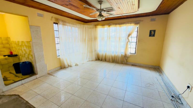 4 Bedroom Property for Sale in Umlazi KwaZulu-Natal