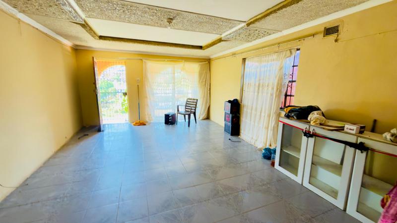 4 Bedroom Property for Sale in Umlazi KwaZulu-Natal