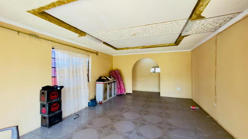 4 Bedroom Property for Sale in Umlazi KwaZulu-Natal