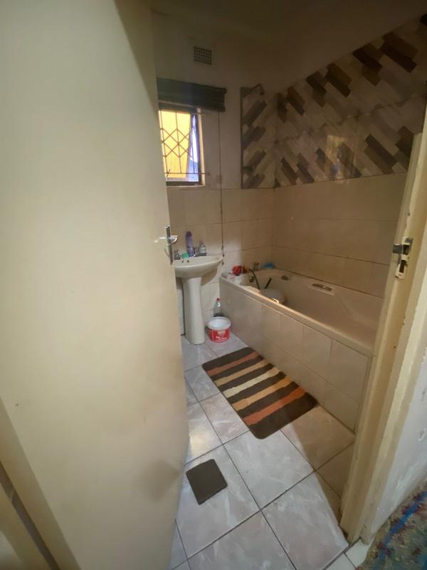 5 Bedroom Property for Sale in Southgate KwaZulu-Natal