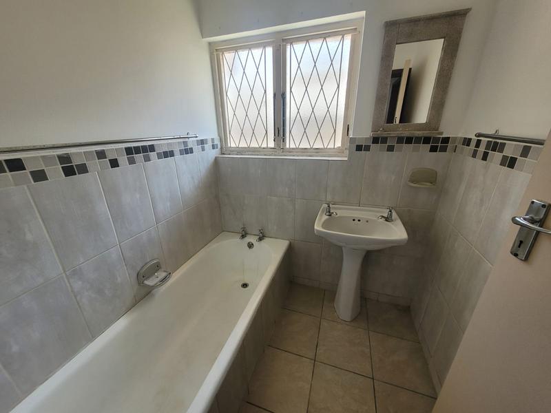 To Let 4 Bedroom Property for Rent in Uvongo Beach KwaZulu-Natal