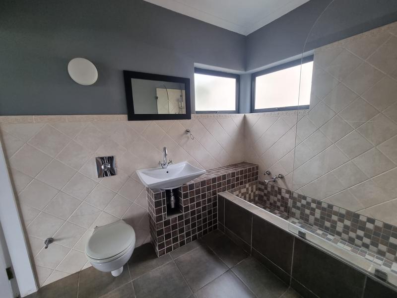 To Let 3 Bedroom Property for Rent in Essenwood KwaZulu-Natal