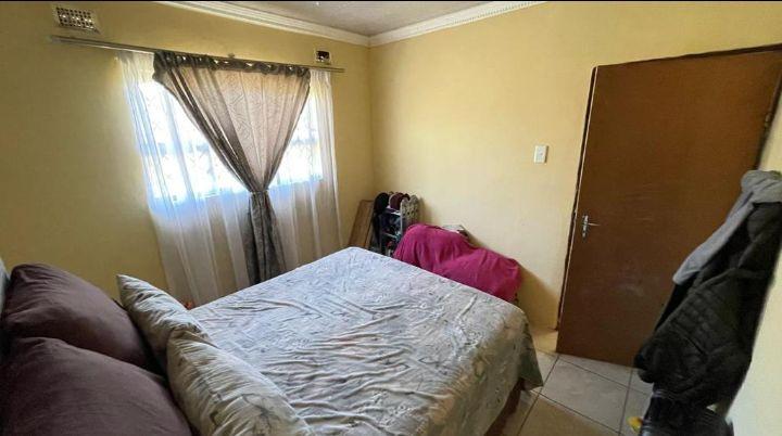 4 Bedroom Property for Sale in Umlazi KwaZulu-Natal