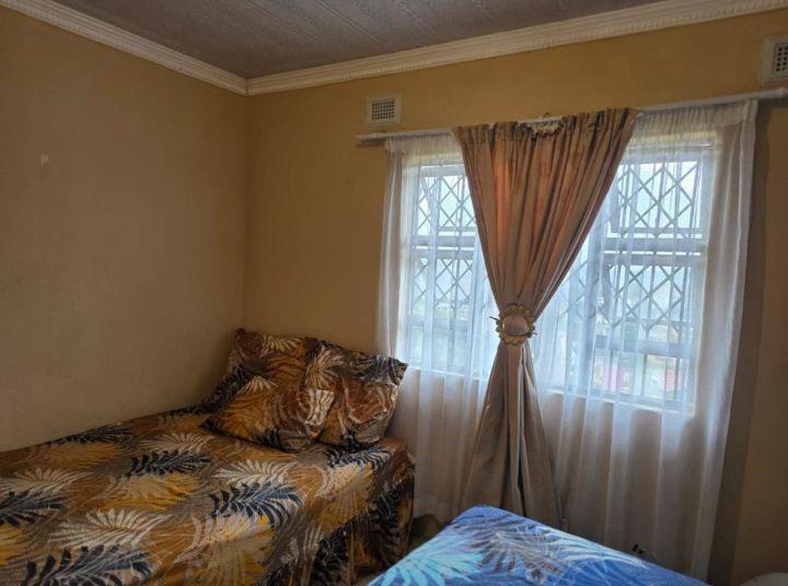 4 Bedroom Property for Sale in Umlazi KwaZulu-Natal