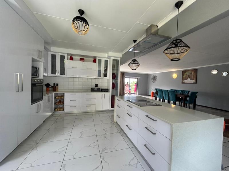4 Bedroom Property for Sale in Hibberdene KwaZulu-Natal