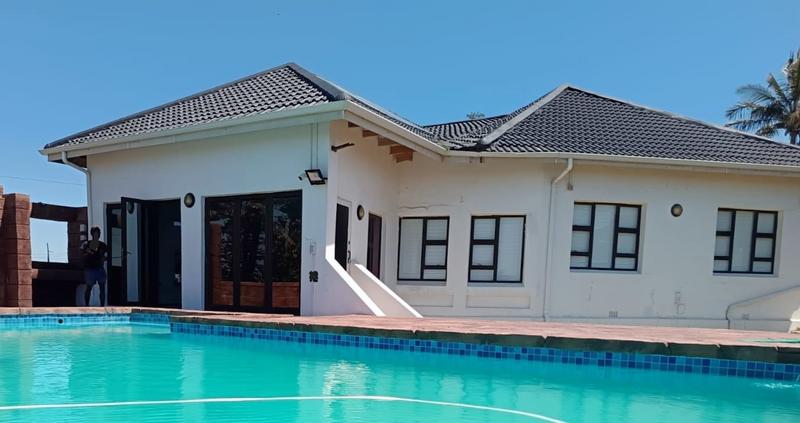 5 Bedroom Property for Sale in Glenmore Beach KwaZulu-Natal