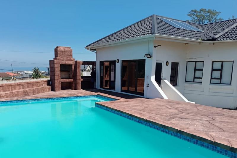 5 Bedroom Property for Sale in Glenmore Beach KwaZulu-Natal