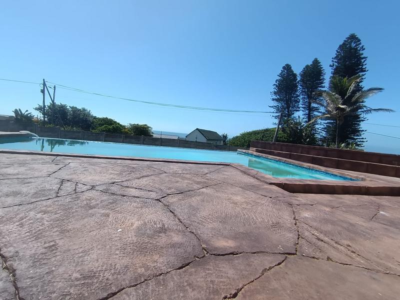 5 Bedroom Property for Sale in Glenmore Beach KwaZulu-Natal