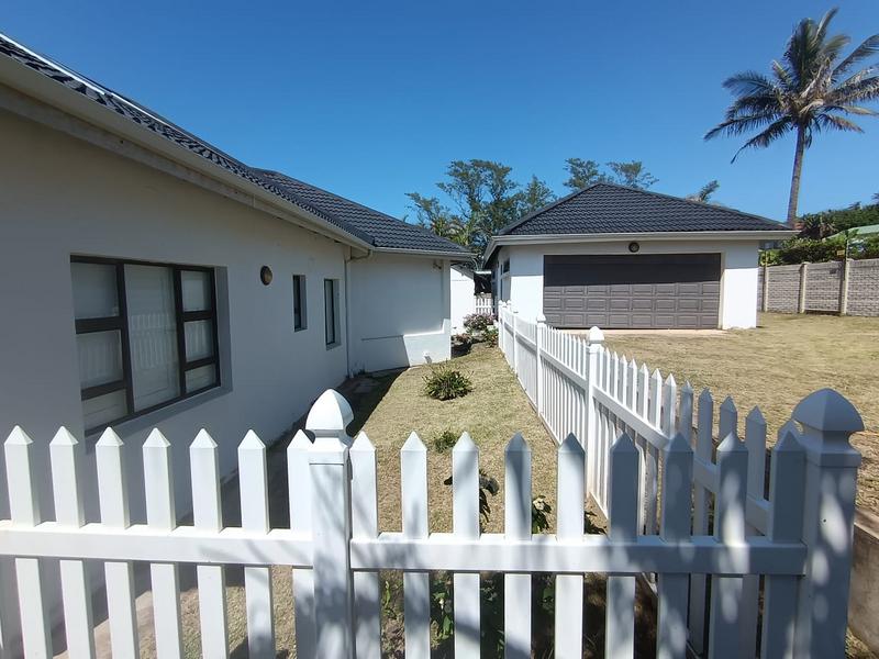 5 Bedroom Property for Sale in Glenmore Beach KwaZulu-Natal