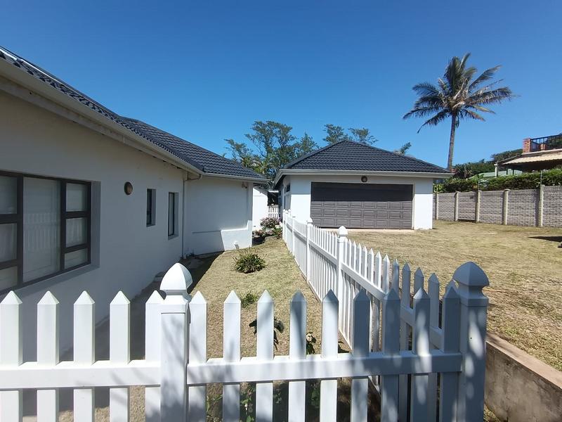 5 Bedroom Property for Sale in Glenmore Beach KwaZulu-Natal