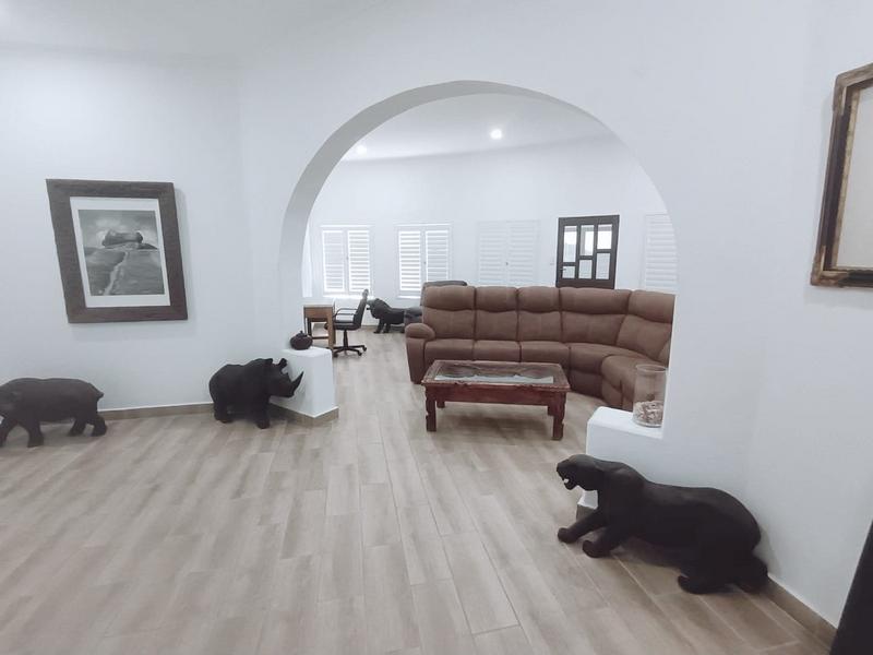 5 Bedroom Property for Sale in Glenmore Beach KwaZulu-Natal