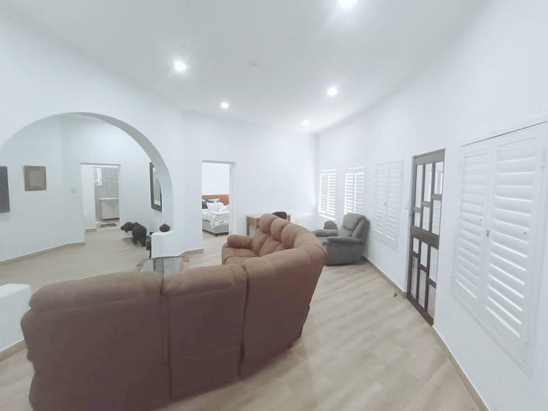 5 Bedroom Property for Sale in Glenmore Beach KwaZulu-Natal