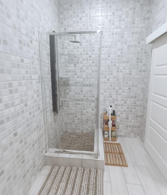 5 Bedroom Property for Sale in Glenmore Beach KwaZulu-Natal