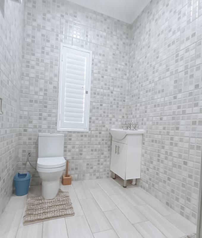 5 Bedroom Property for Sale in Glenmore Beach KwaZulu-Natal