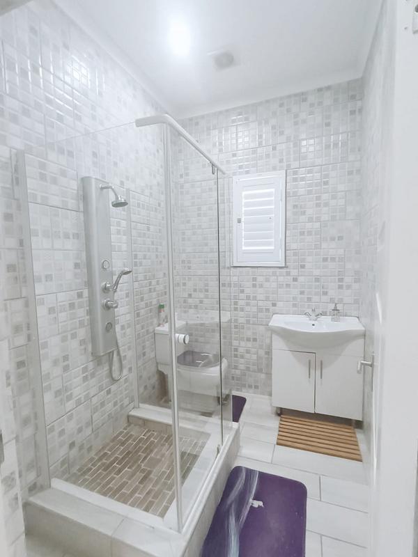 5 Bedroom Property for Sale in Glenmore Beach KwaZulu-Natal