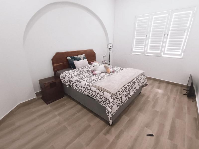 5 Bedroom Property for Sale in Glenmore Beach KwaZulu-Natal