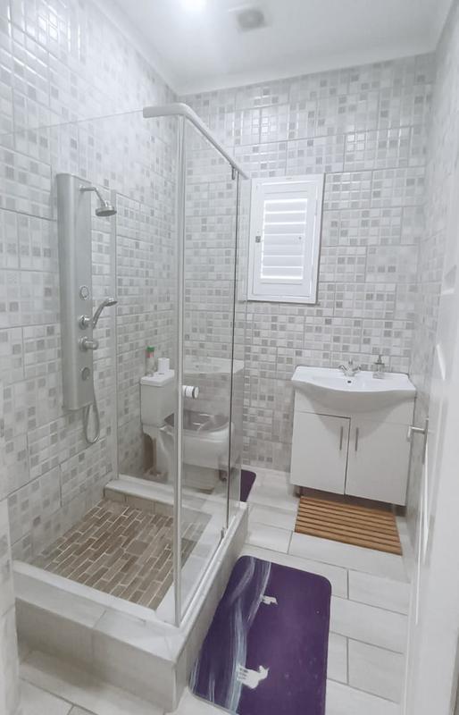 5 Bedroom Property for Sale in Glenmore Beach KwaZulu-Natal