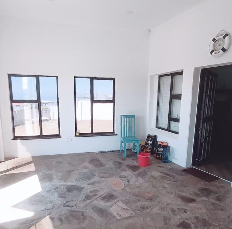 5 Bedroom Property for Sale in Glenmore Beach KwaZulu-Natal