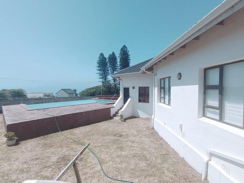 5 Bedroom Property for Sale in Glenmore Beach KwaZulu-Natal