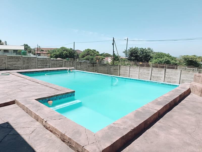 5 Bedroom Property for Sale in Glenmore Beach KwaZulu-Natal