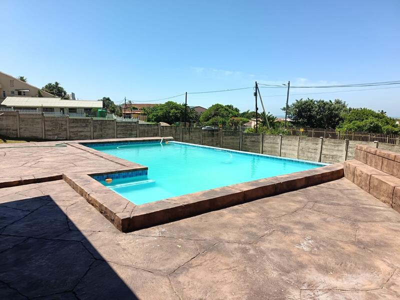 5 Bedroom Property for Sale in Glenmore Beach KwaZulu-Natal