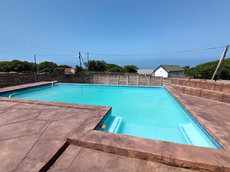 5 Bedroom Property for Sale in Glenmore Beach KwaZulu-Natal