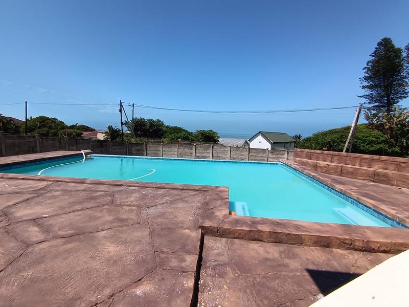 5 Bedroom Property for Sale in Glenmore Beach KwaZulu-Natal