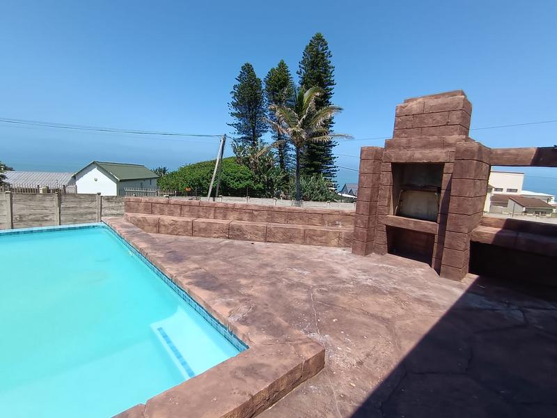 5 Bedroom Property for Sale in Glenmore Beach KwaZulu-Natal
