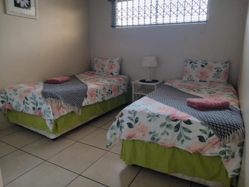 To Let 3 Bedroom Property for Rent in Margate Beach KwaZulu-Natal