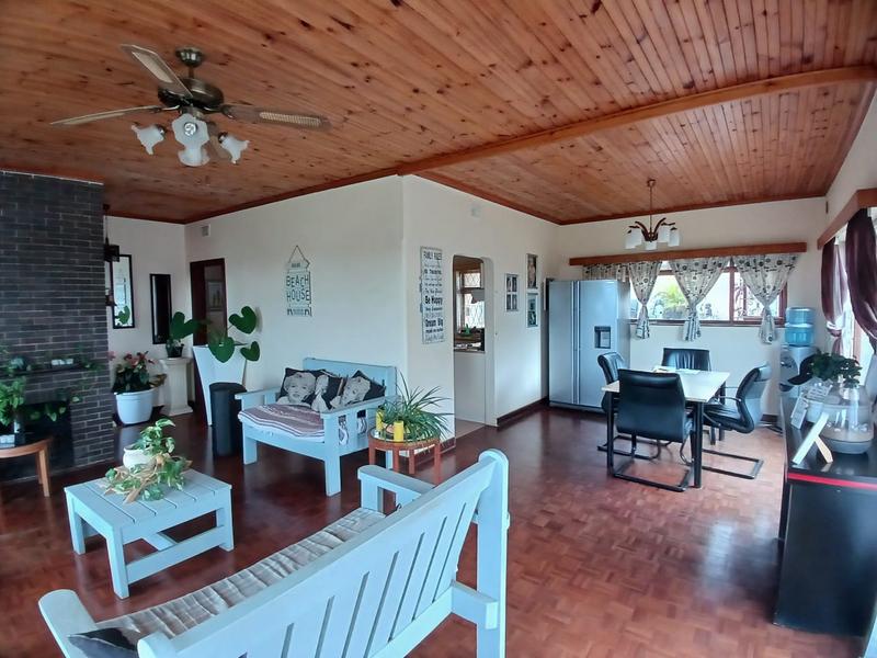 4 Bedroom Property for Sale in Uvongo KwaZulu-Natal