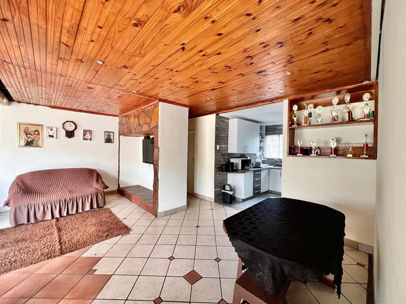 5 Bedroom Property for Sale in Copesville KwaZulu-Natal