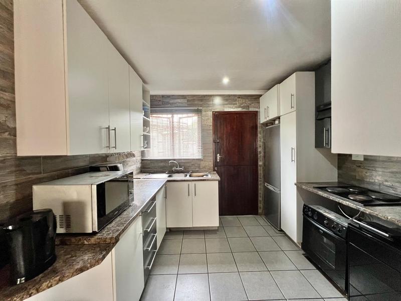 5 Bedroom Property for Sale in Copesville KwaZulu-Natal