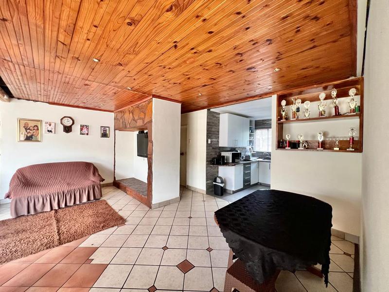 5 Bedroom Property for Sale in Copesville KwaZulu-Natal