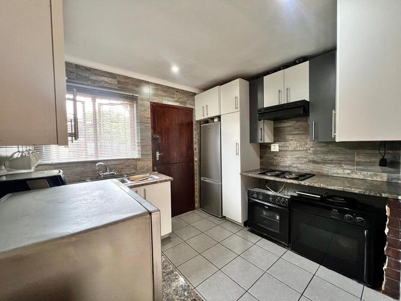 5 Bedroom Property for Sale in Copesville KwaZulu-Natal