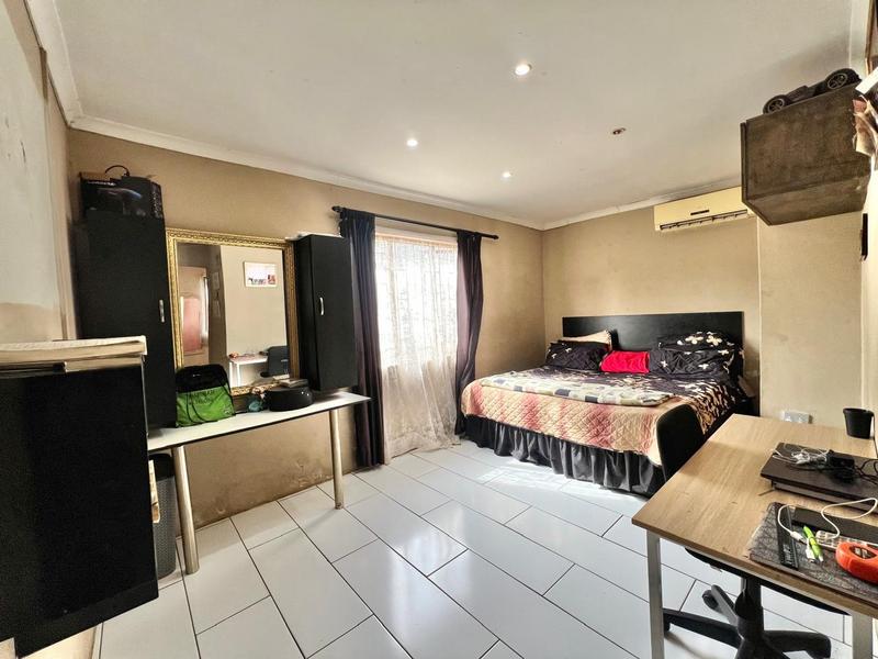 5 Bedroom Property for Sale in Copesville KwaZulu-Natal