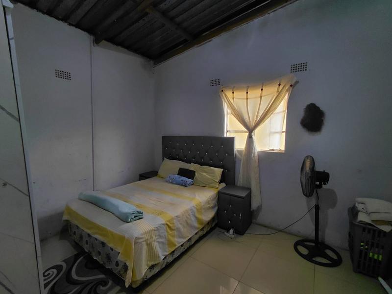 5 Bedroom Property for Sale in Umlazi KwaZulu-Natal
