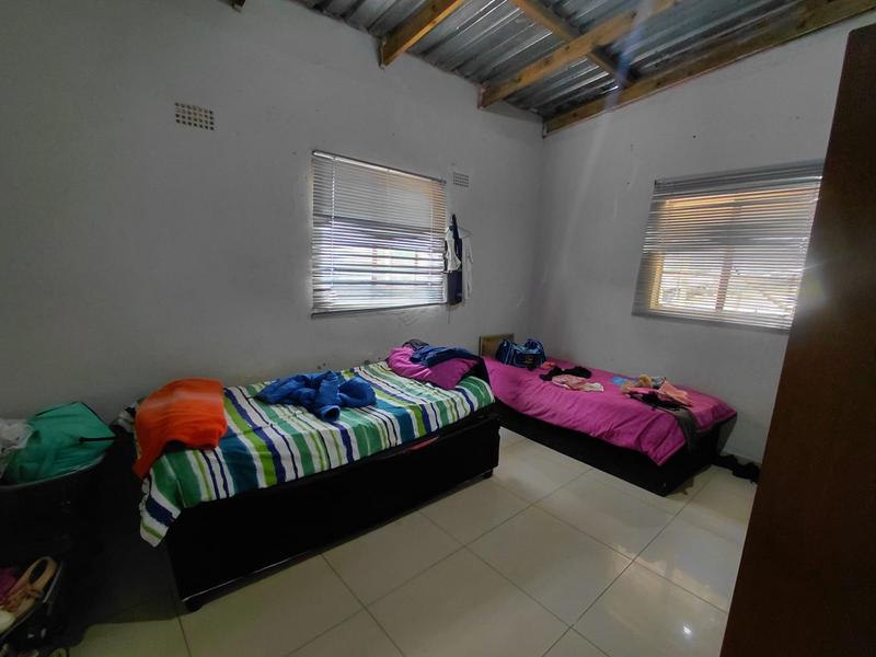 5 Bedroom Property for Sale in Umlazi KwaZulu-Natal