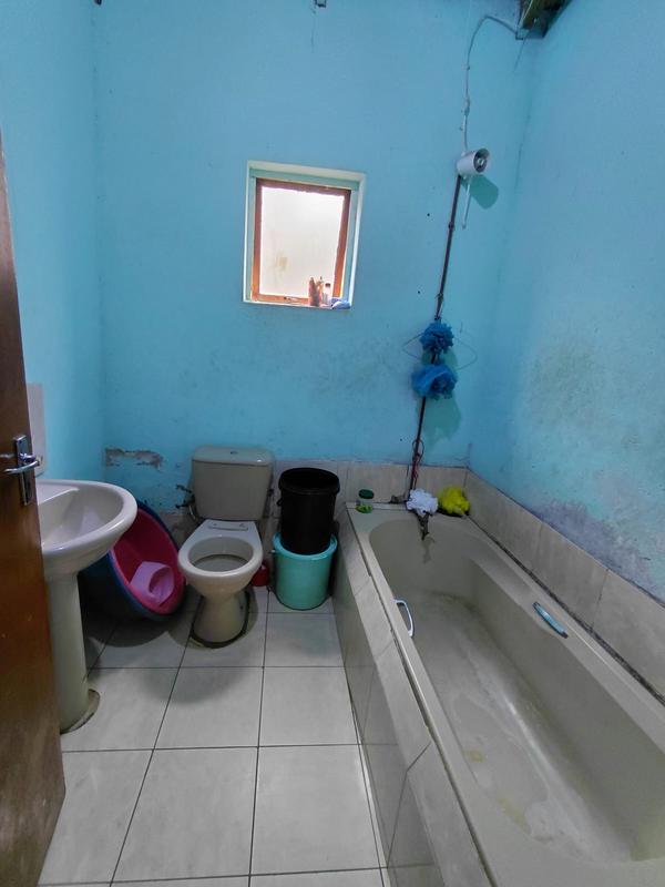 5 Bedroom Property for Sale in Umlazi KwaZulu-Natal